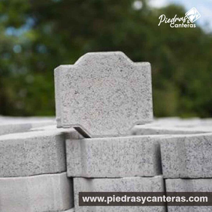 Adocreto Cruz Tabasco es un adoquín de concreto de alta resistencia, sus características son: