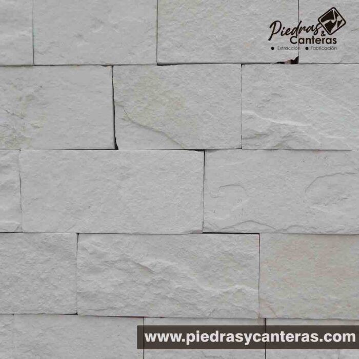 La Cintilla Blanco Galarza es una cintilla de piedra natural ideal para interiores y exteriores, es una piedra de media resistencia, y su tonalidades Blanco.