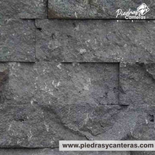 La Cintilla Recinto Negro 10cm es una cintilla de piedra volcánica ideal para interiores y exteriores, es una piedra de alta resistencia, tiene tonalidades negras.
