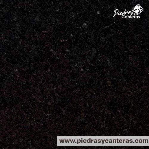 Granito Negro San Gabriel es de sutil elegancia en tono negro, ideal para sobrios contrastes. Interiores y exteriores.