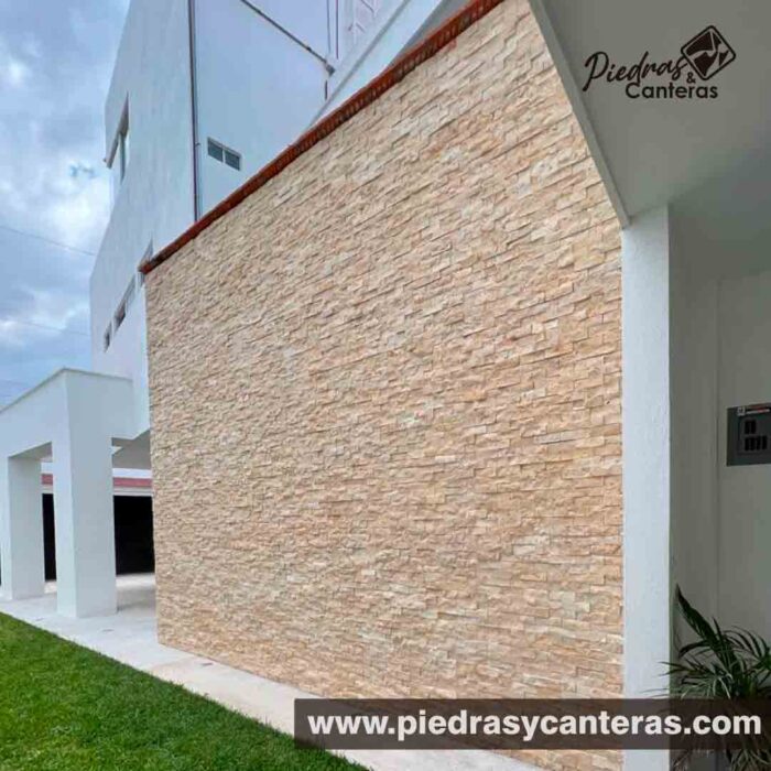 Marmuro Dorado Tepeji es una cintilla de mármol ideal para interiores y exteriores, es de mármol natural tronchado en color dorado beteado.
